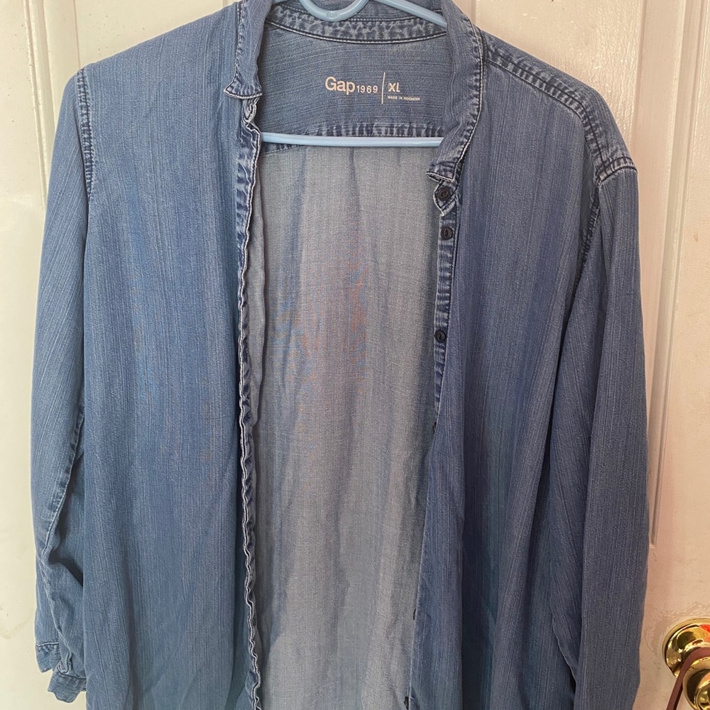 Gap button down